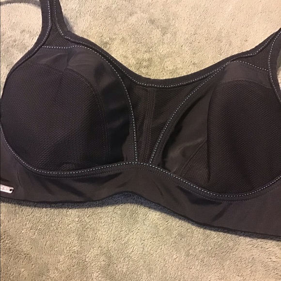 Chantelle High Impact Underwire Sports Bra - Picture 7 of 8